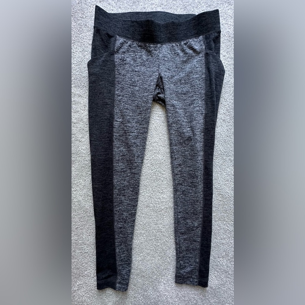 A Pea In The Pod Under the Bump Gray Leggings. Size small.